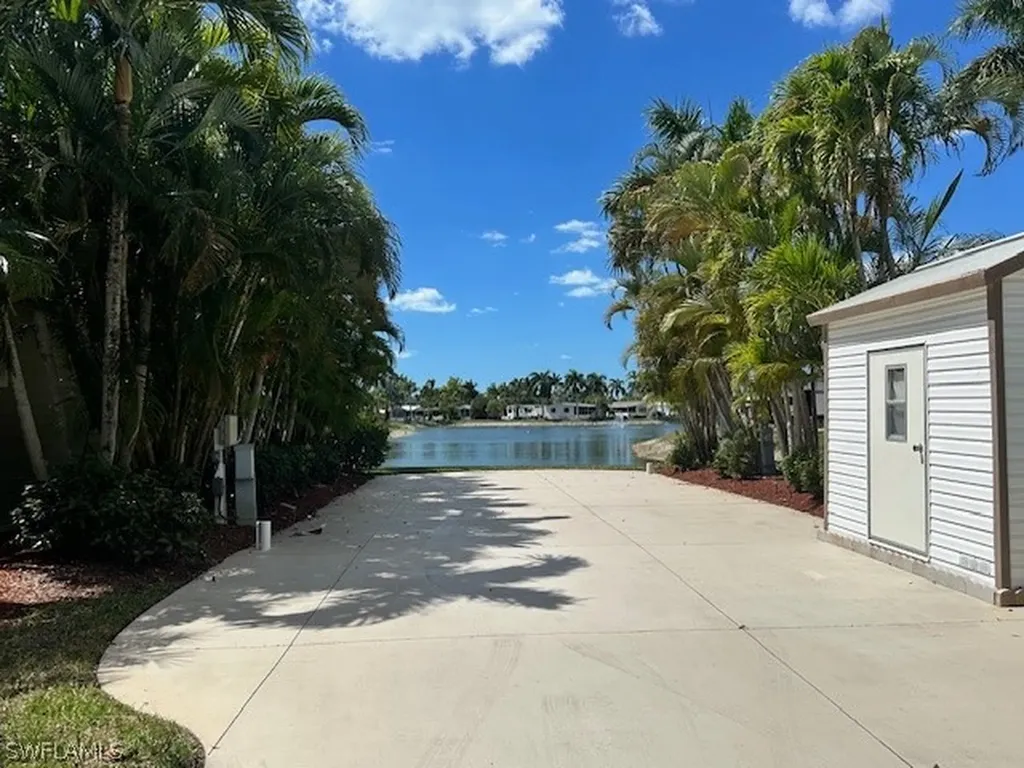 1343 Amethyst Lake Lane Naples FL 34114
