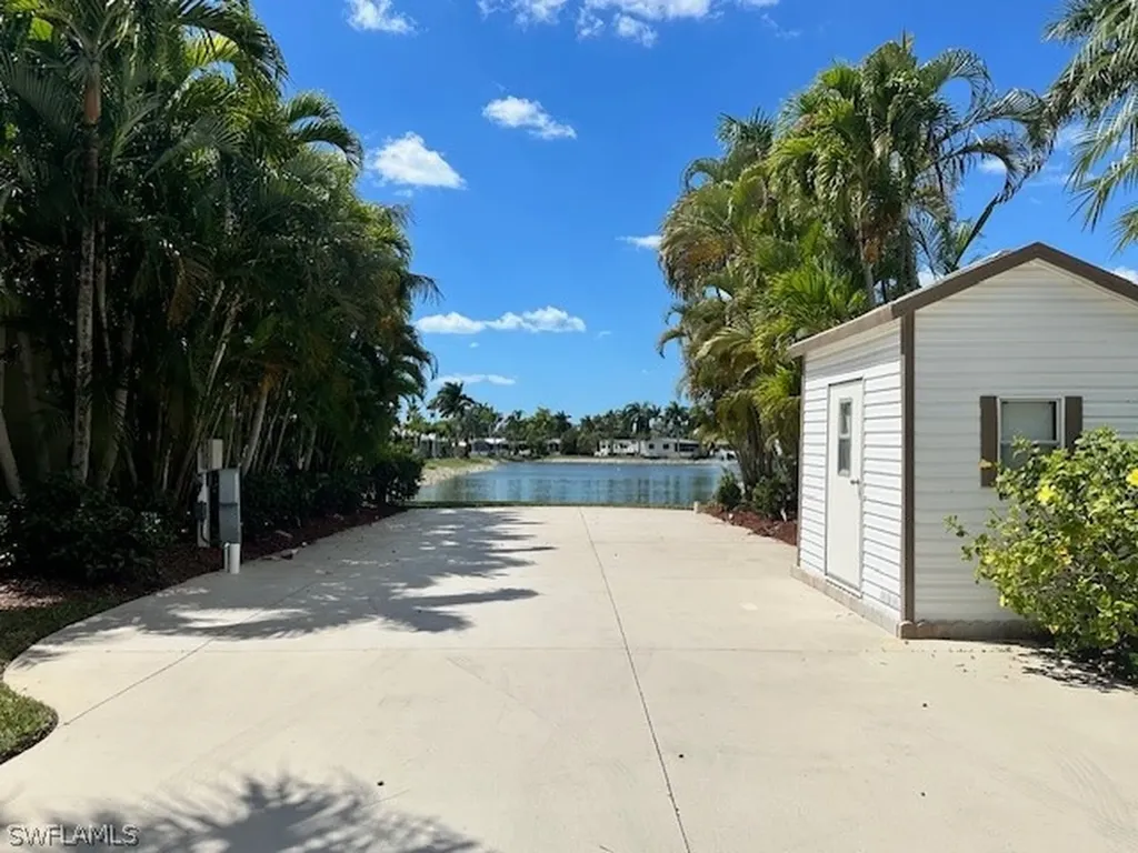 1343 Amethyst Lake Lane Naples FL 34114