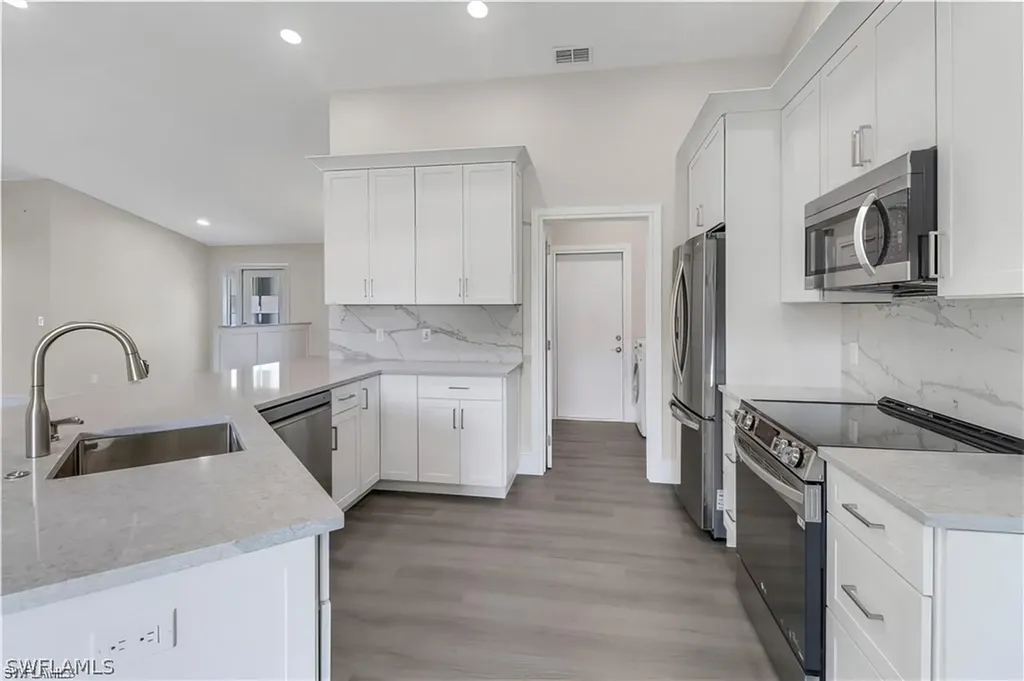 270 Madison Drive Naples FL 34110
