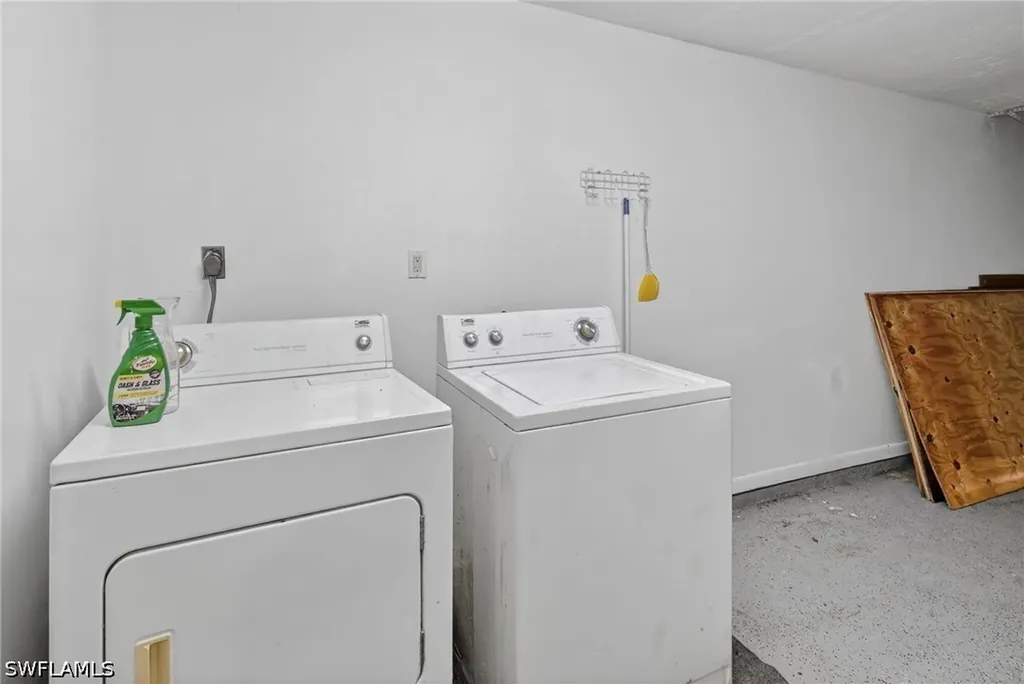 1413/1415 SE 23rd Place Cape Coral FL 33990