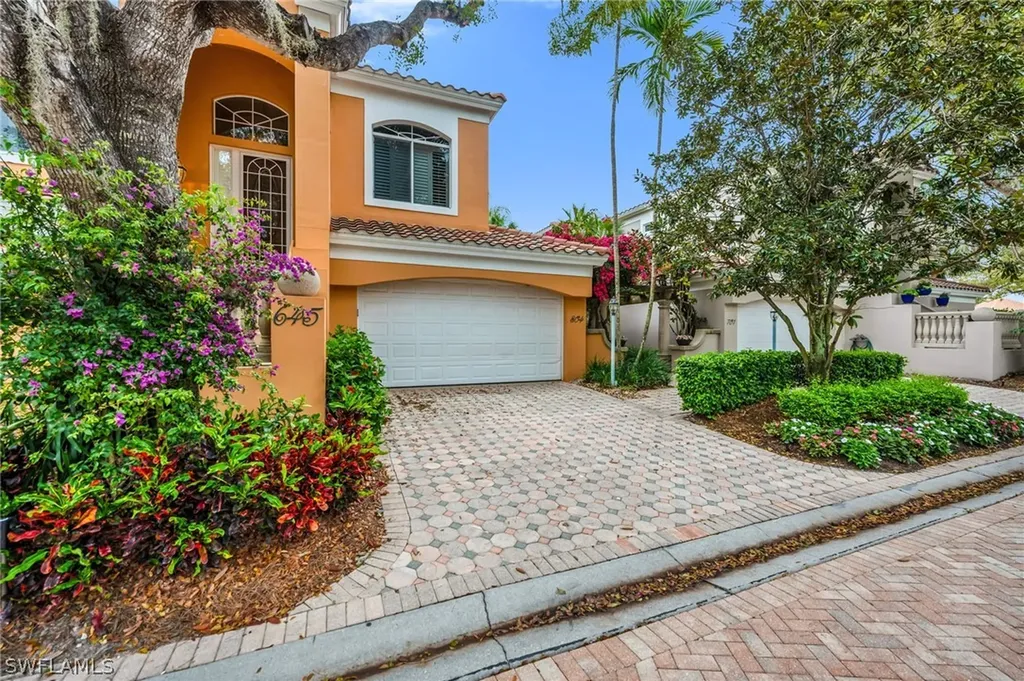 645 Via Mezner Naples FL 34108