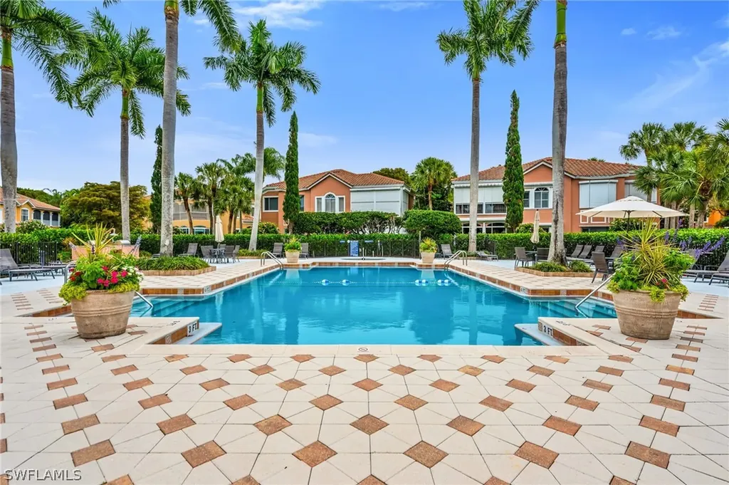 645 Via Mezner Naples FL 34108