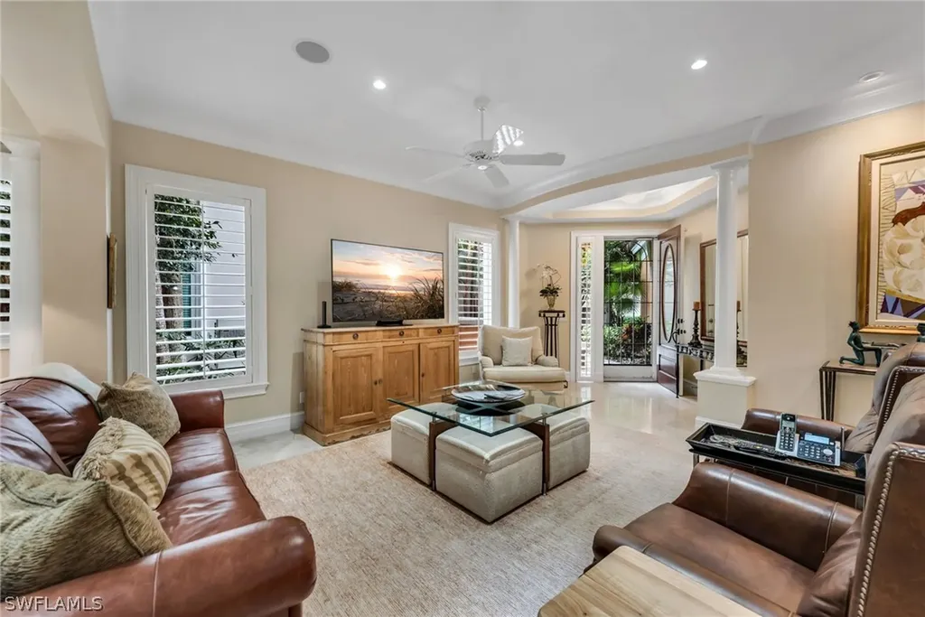645 Via Mezner Naples FL 34108