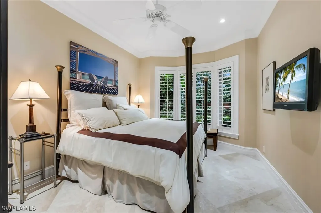 645 Via Mezner Naples FL 34108