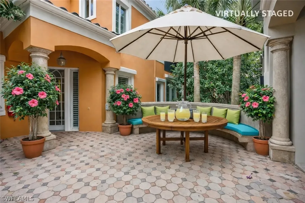 645 Via Mezner Naples FL 34108