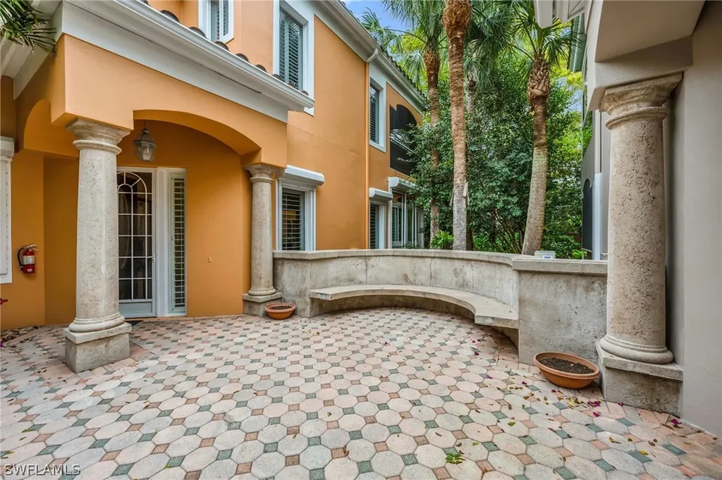 645 Via Mezner Naples FL 34108