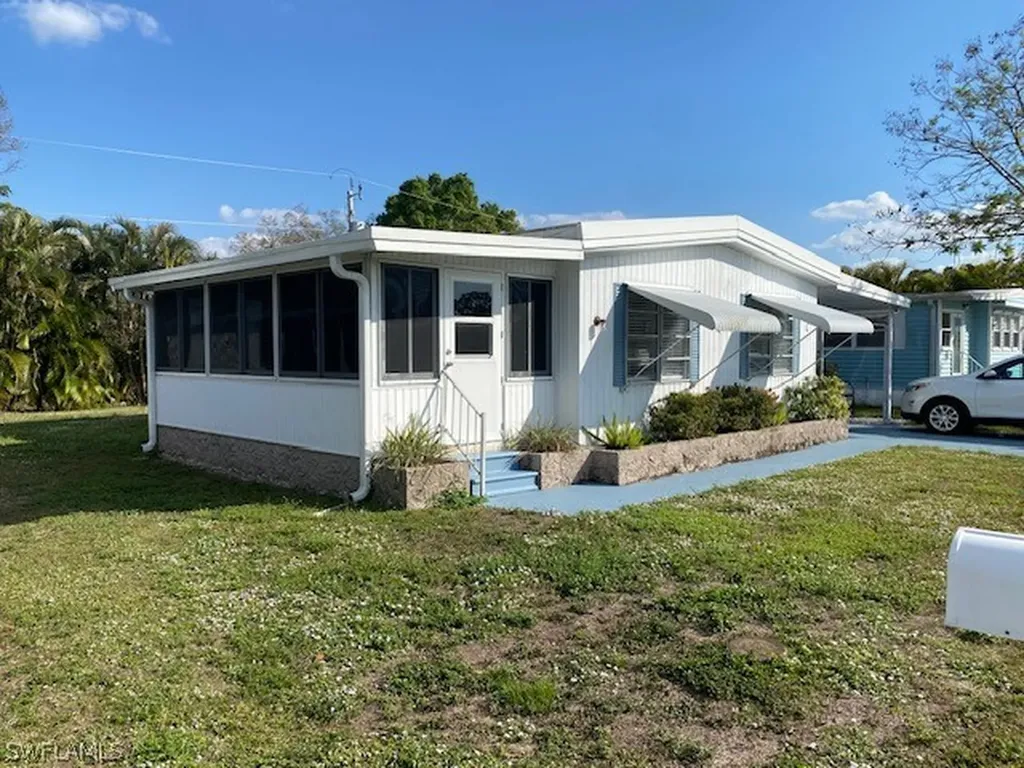 2738 Indianwood Drive North Fort Myers FL 33917