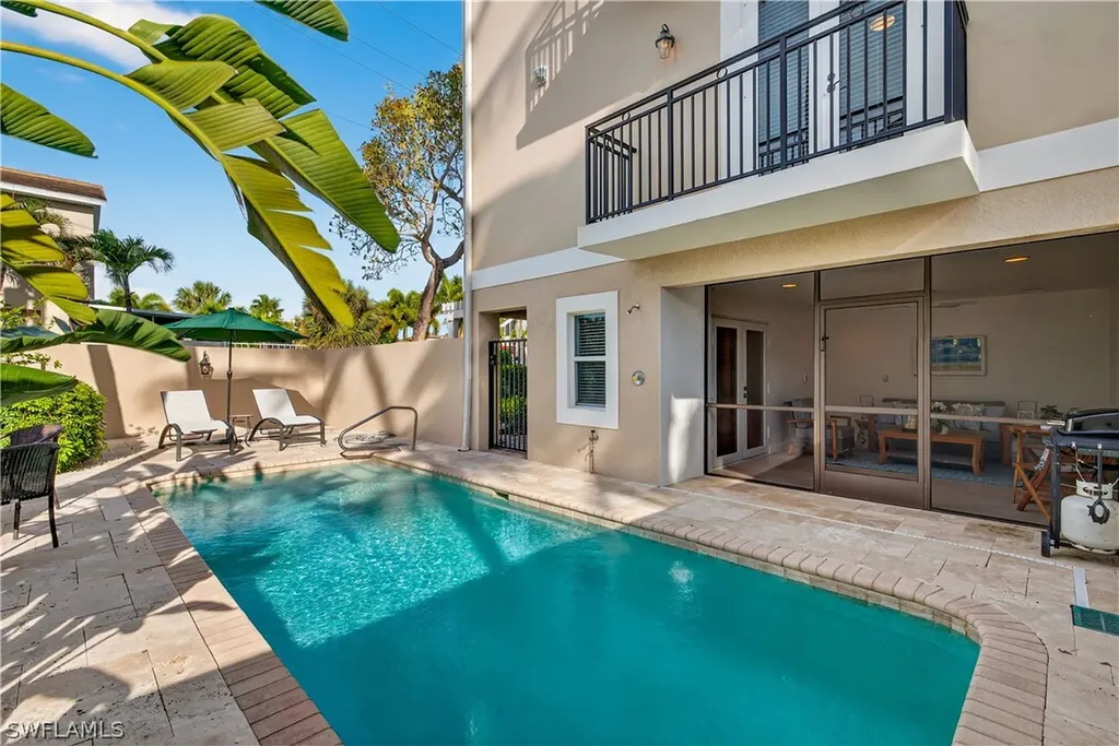 552 11th Avenue S Naples FL 34102
