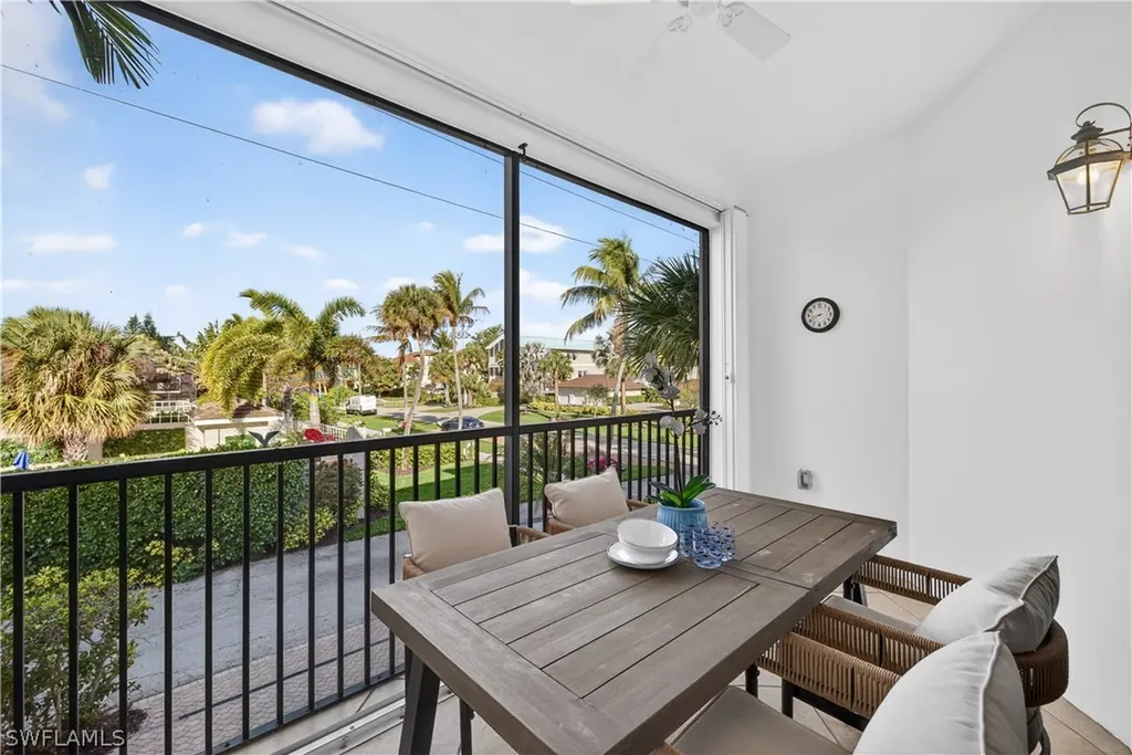 552 11th Avenue S Naples FL 34102