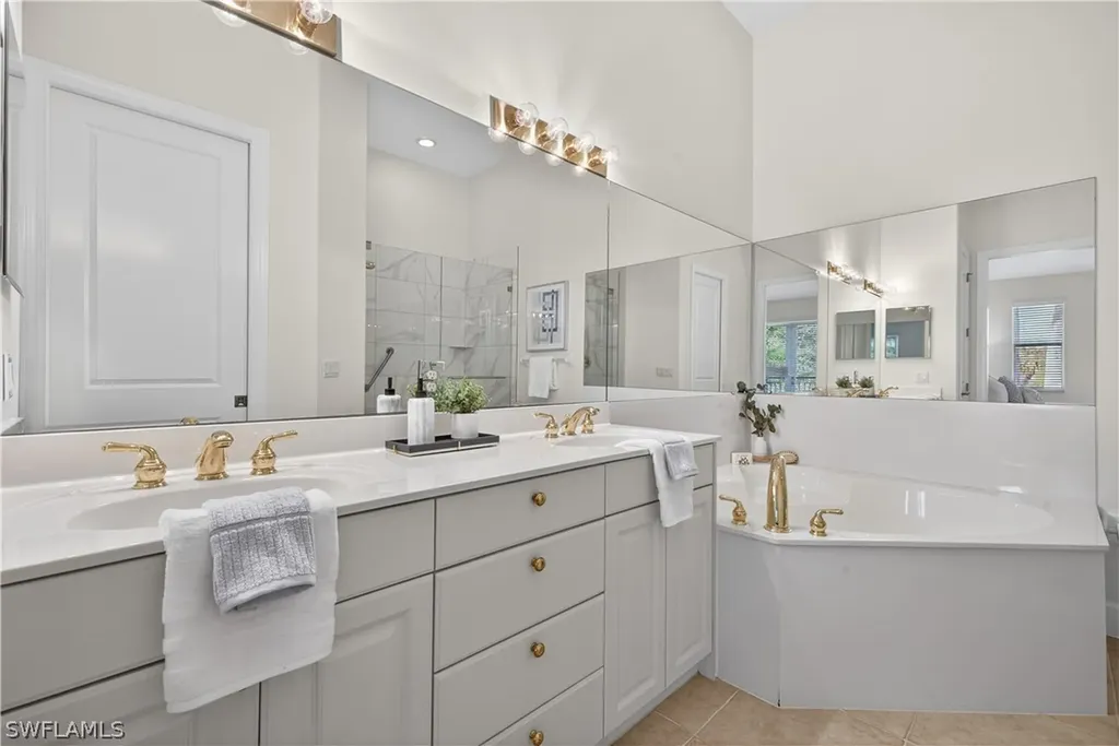 552 11th Avenue S Naples FL 34102