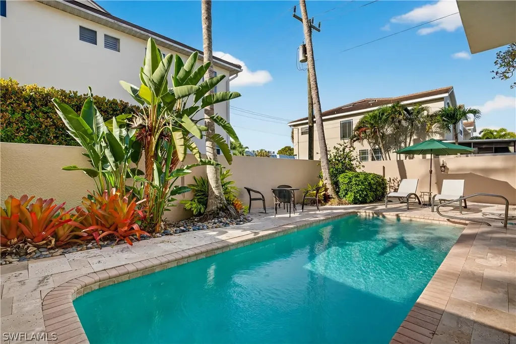 552 11th Avenue S Naples FL 34102