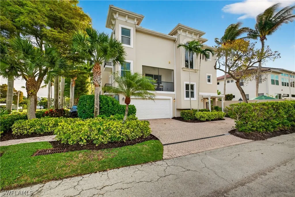 552 11th Avenue S Naples FL 34102