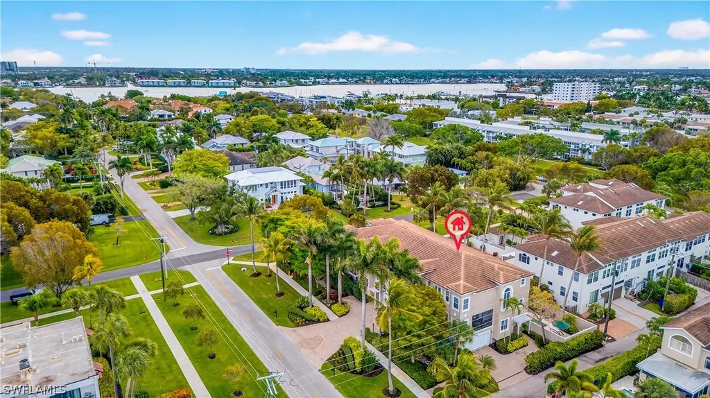 552 11th Avenue S Naples FL 34102