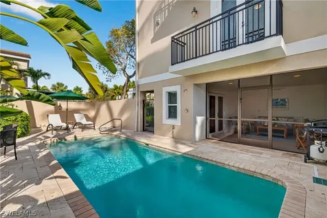 552 11TH Avenue S Naples FL 34102