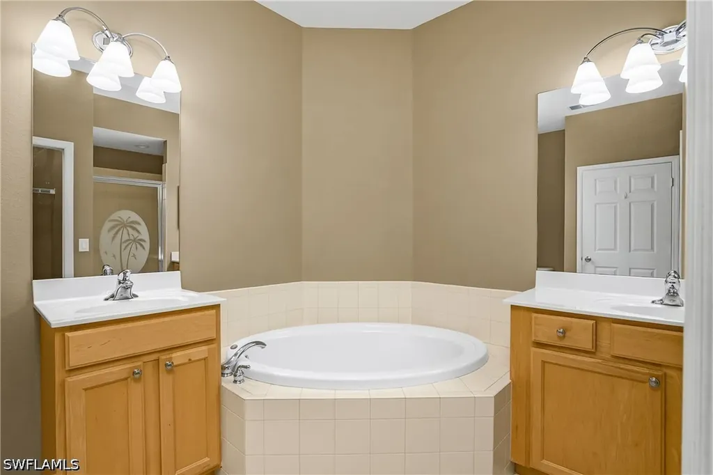 7820 Sandpine Court Naples FL 34104