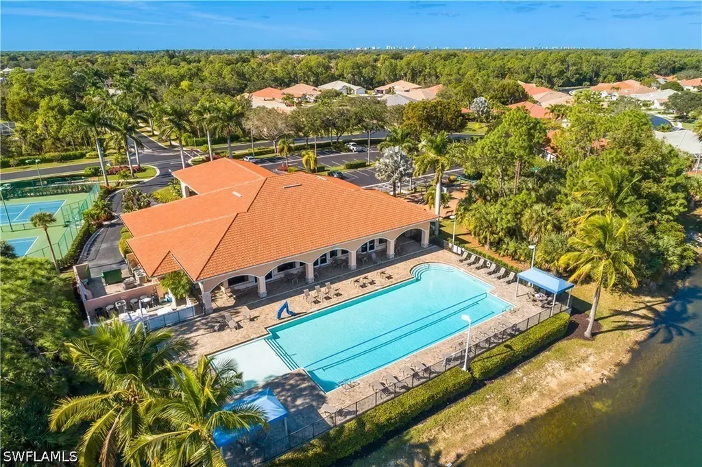 7820 Sandpine Court Naples FL 34104