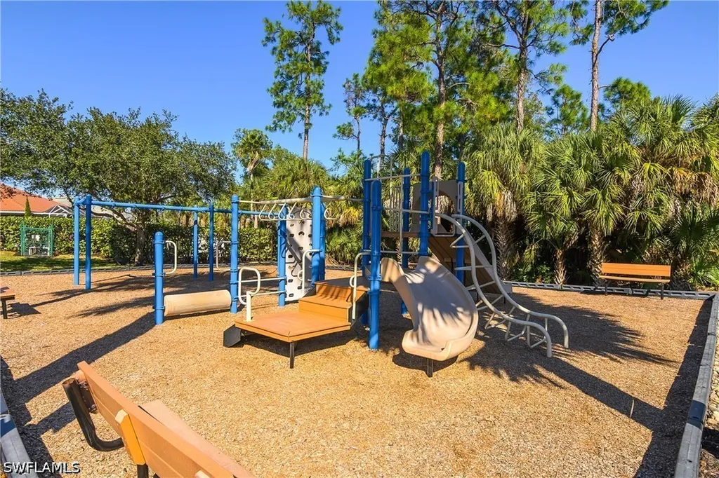 7820 Sandpine Court Naples FL 34104
