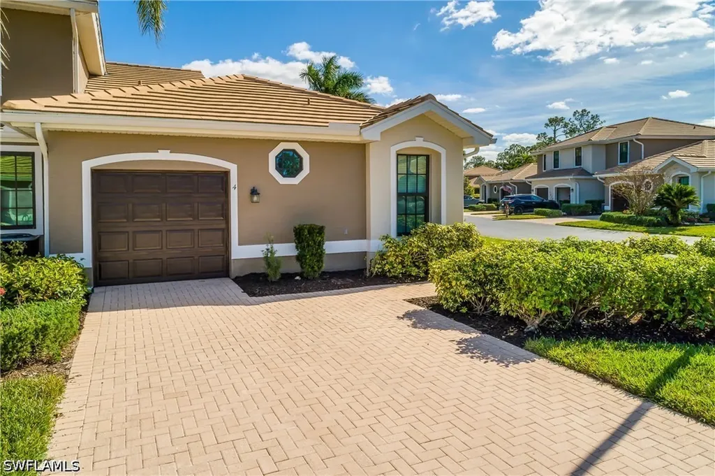 7820 Sandpine Court Naples FL 34104