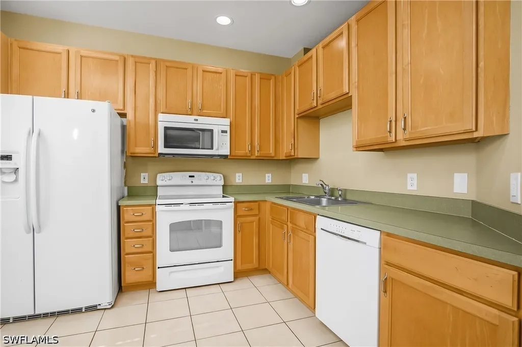 7820 Sandpine Court Naples FL 34104