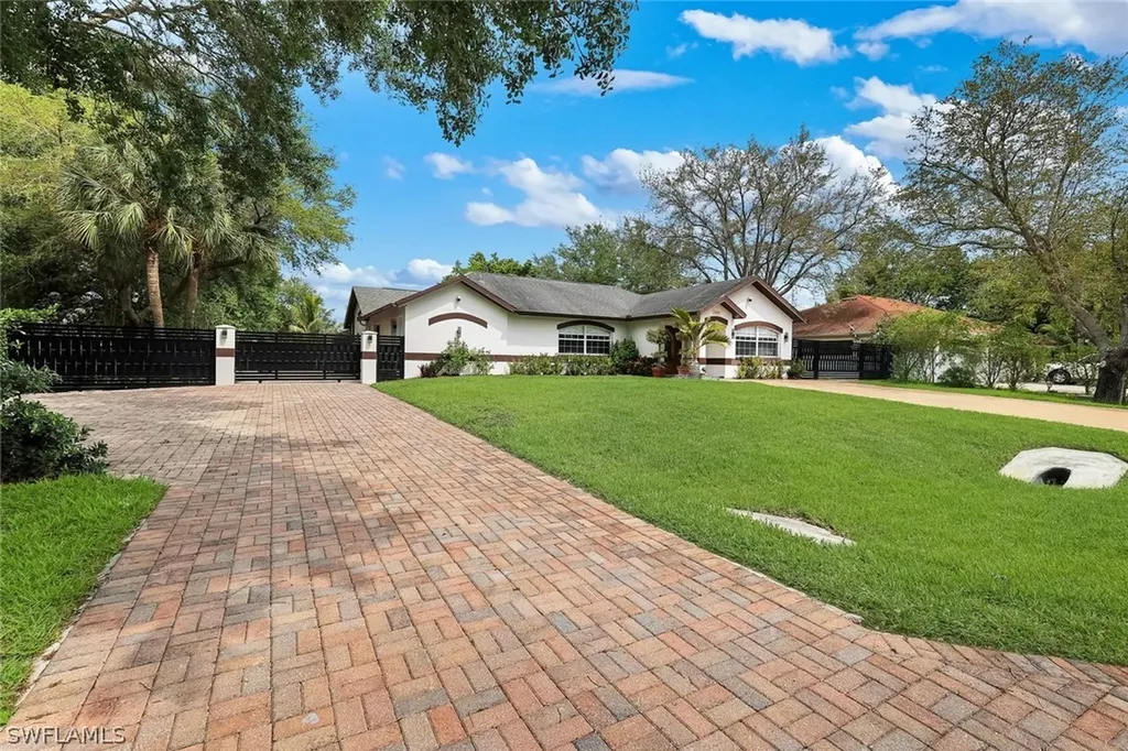 5140 17th Court SW Naples FL 34116