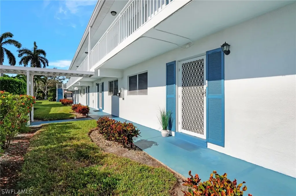 750 Mooring Lane Naples FL 34102