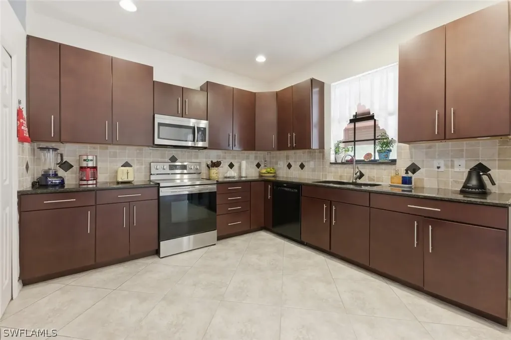 7577 Bristol Circle Naples FL 34120