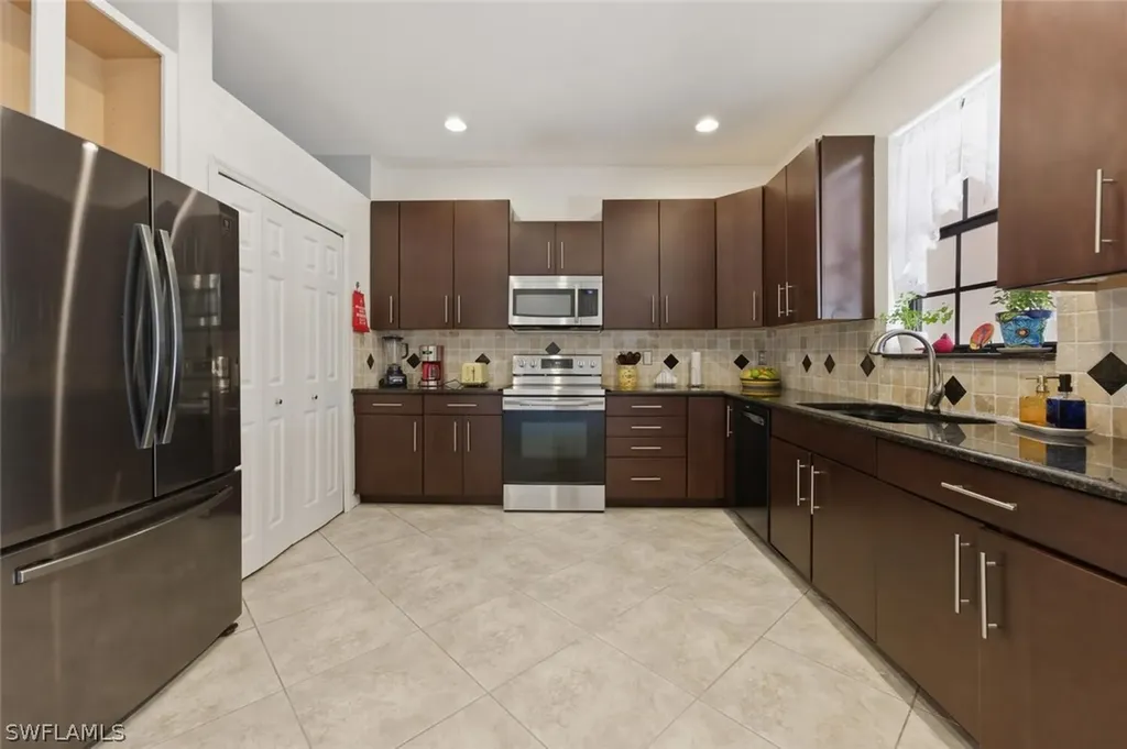 7577 Bristol Circle Naples FL 34120