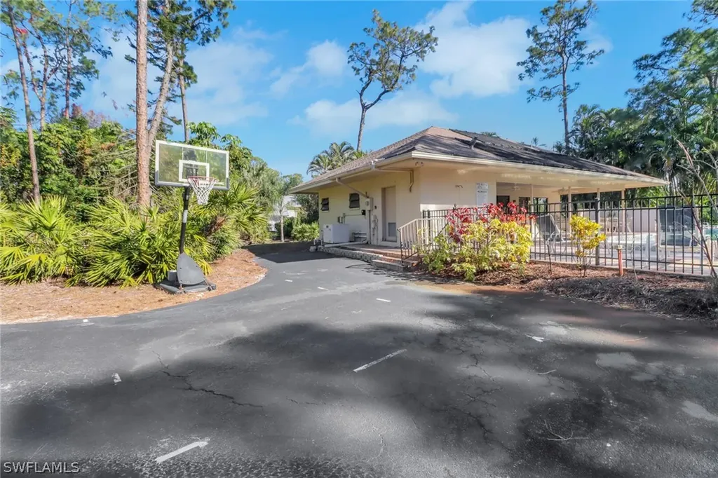 2293 Royal Lane Naples FL 34112
