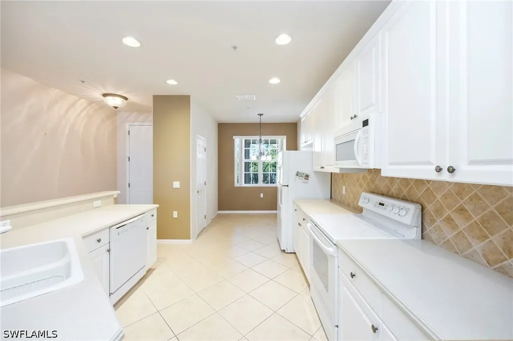 4884 Hampshire Court Naples FL 34112