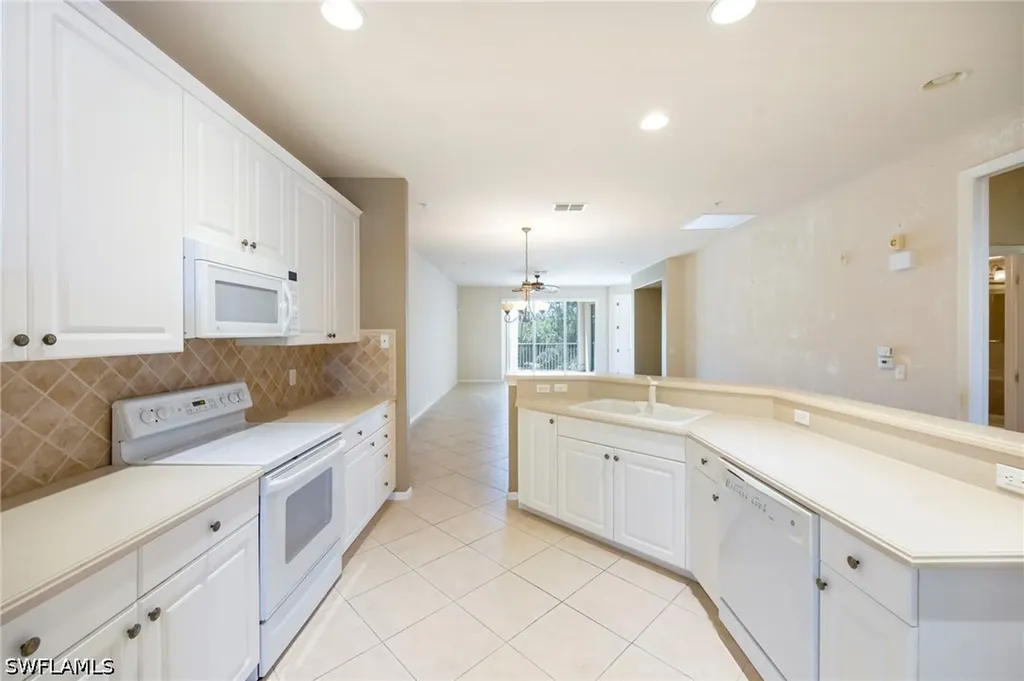 4884 Hampshire Court Naples FL 34112