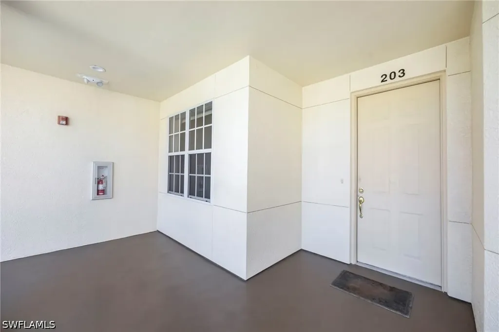 4884 Hampshire Court Naples FL 34112