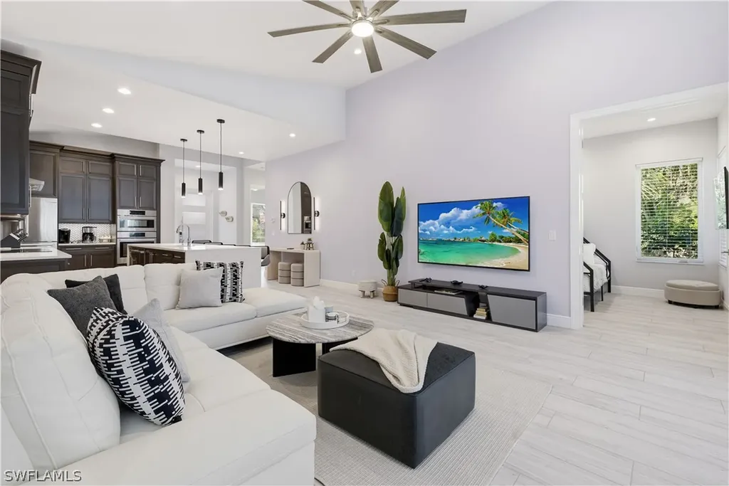 711 91st Avenue N Naples FL 34108