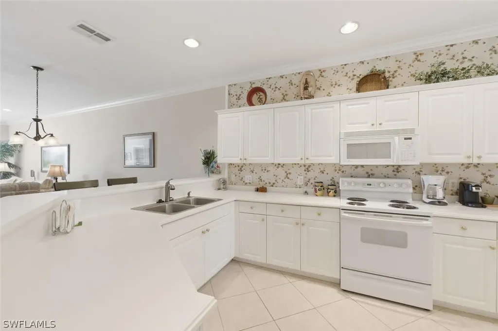 4834 Hampshire Court Naples FL 34112