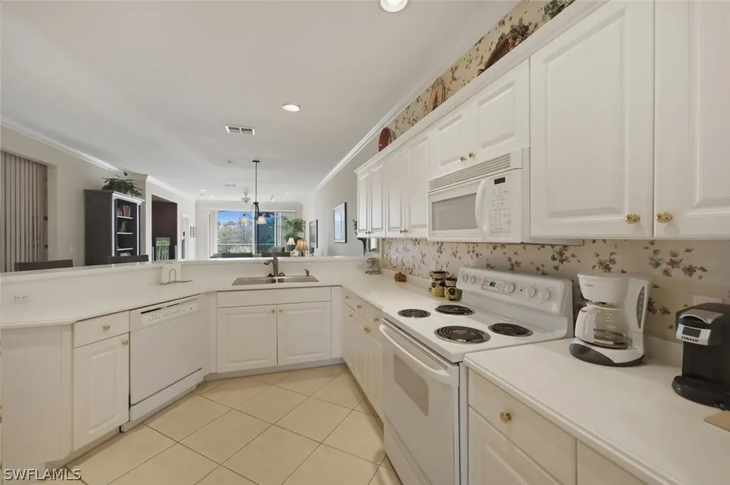 4834 Hampshire Court Naples FL 34112