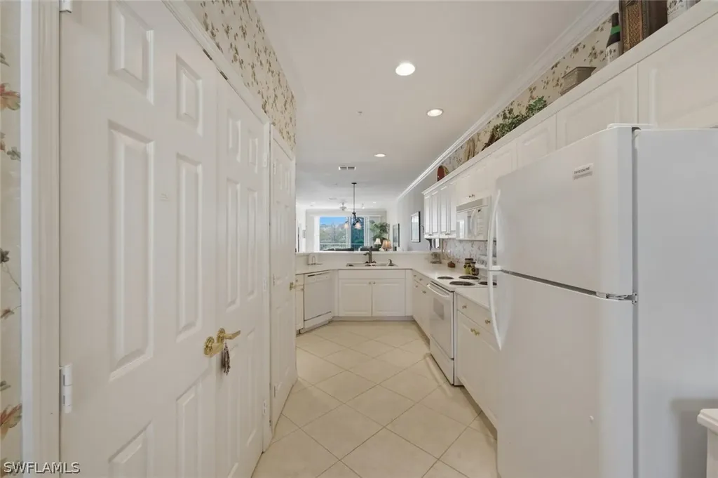 4834 Hampshire Court Naples FL 34112