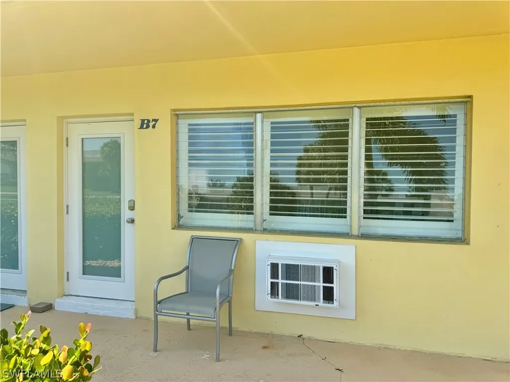 473 12th Avenue S Naples FL 34102