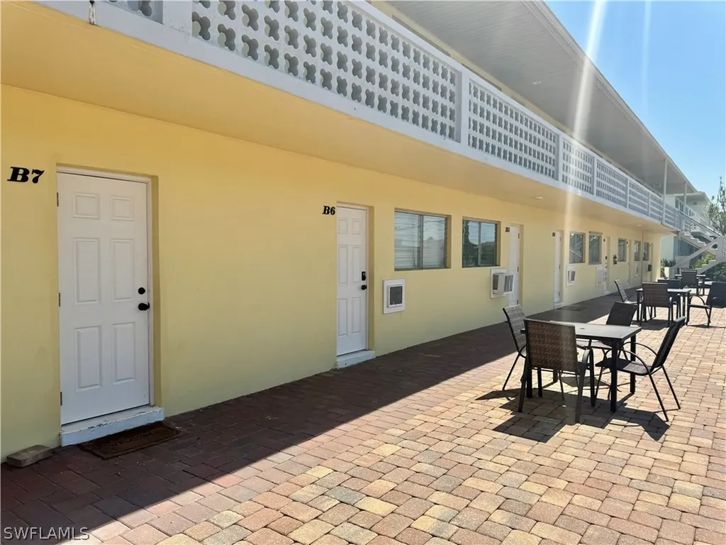 473 12th Avenue S Naples FL 34102