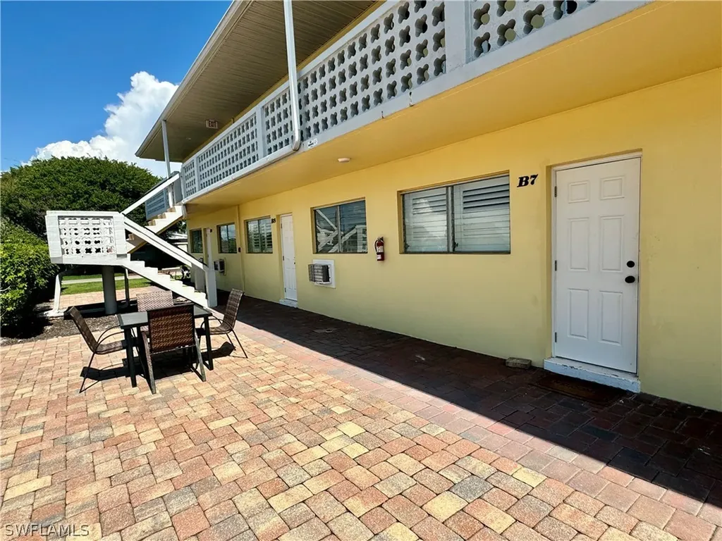 473 12th Avenue S Naples FL 34102