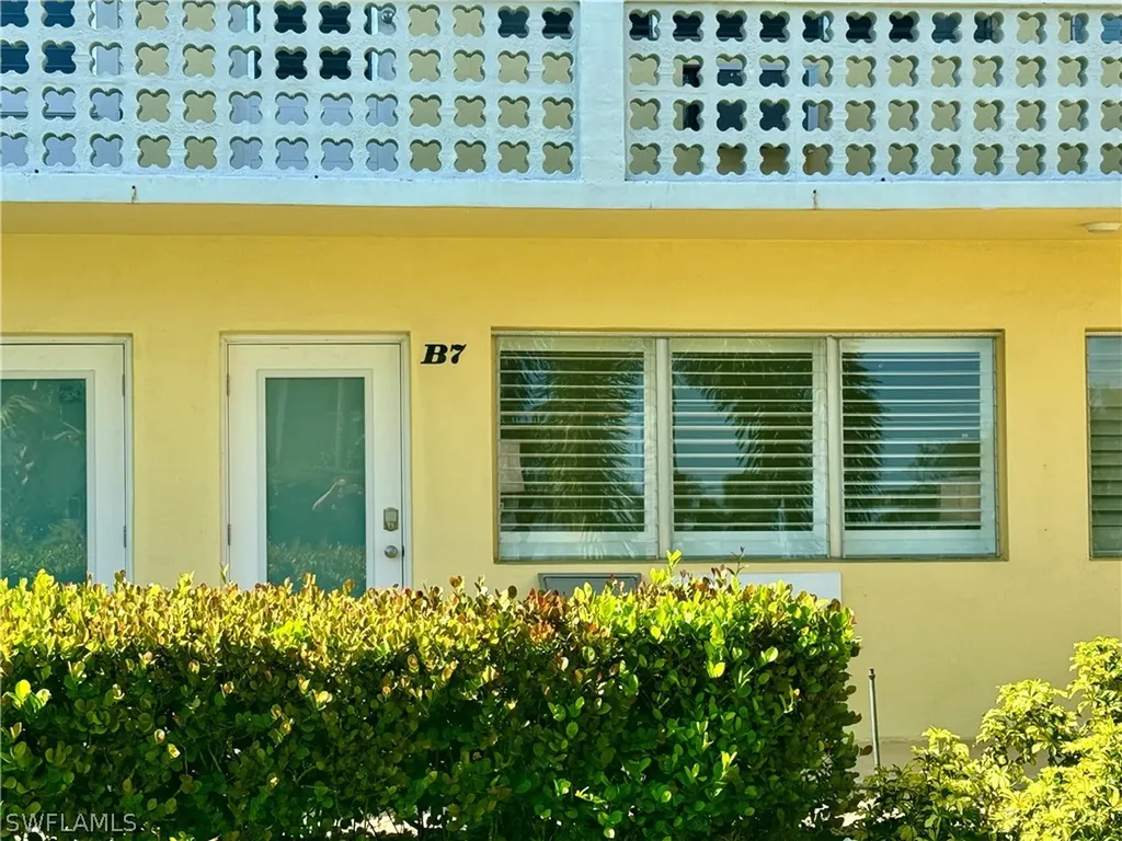 473 12th Avenue S Naples FL 34102