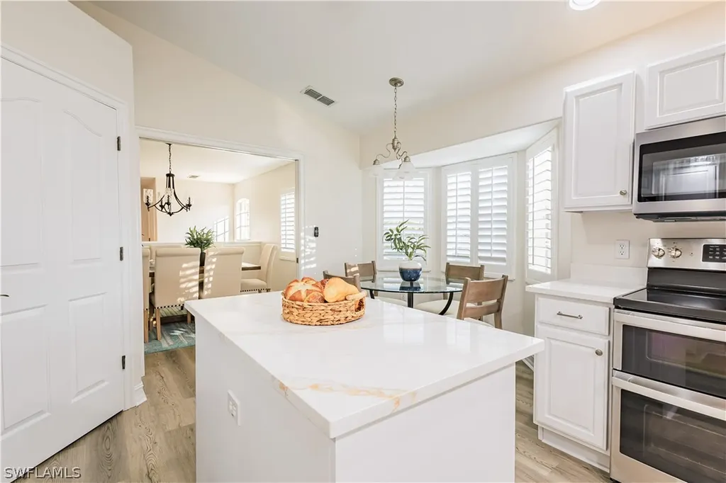 8188 Saratoga Drive Naples FL 34113