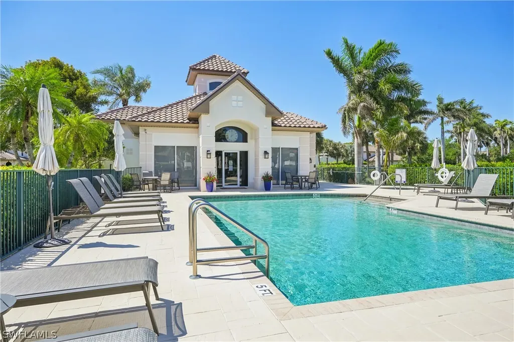 8188 Saratoga Drive Naples FL 34113