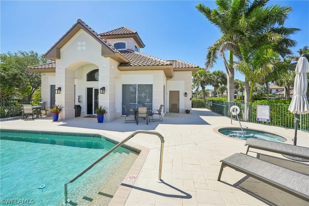 8188 Saratoga Drive Naples FL 34113