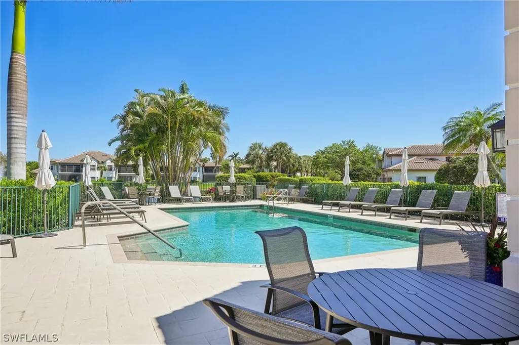 8188 Saratoga Drive Naples FL 34113