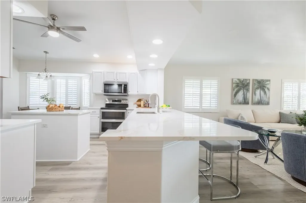 8188 Saratoga Drive Naples FL 34113
