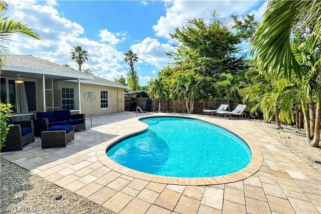 815 96th Avenue N Naples FL 34108