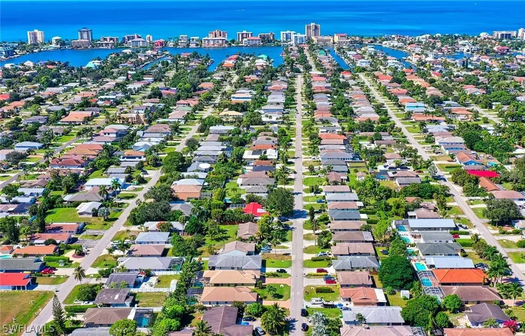 815 96th Avenue N Naples FL 34108