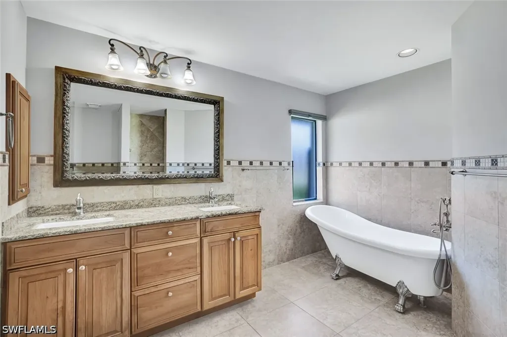 10631 Regent Circle Naples FL 34109