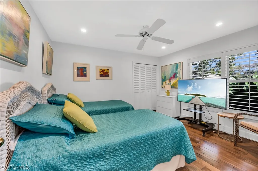 183 Edgemere Way S Naples FL 34105