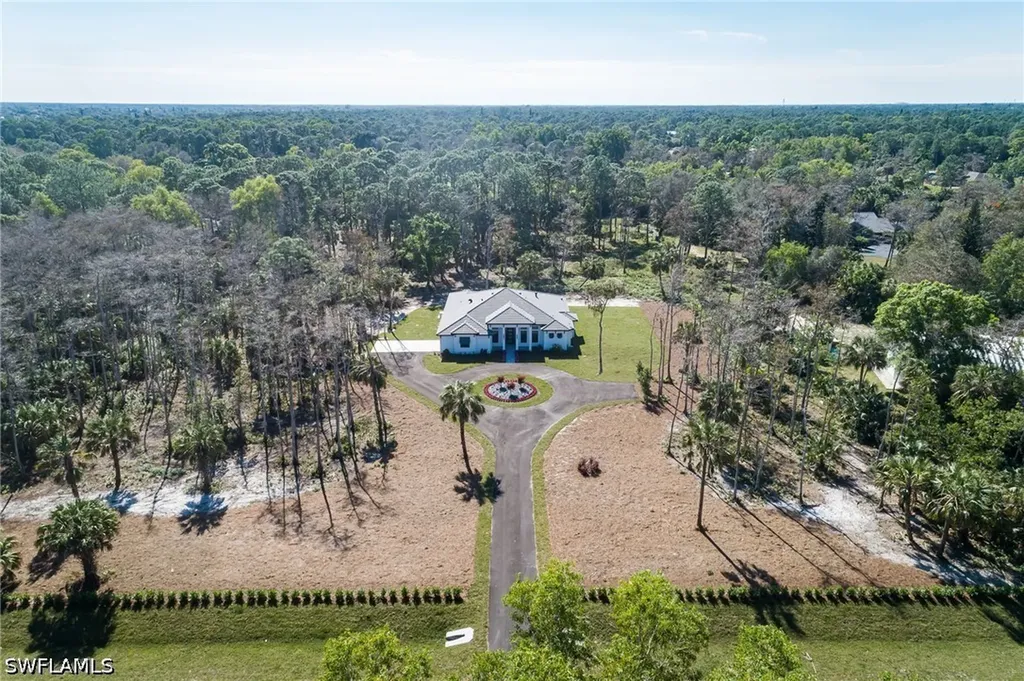 5772 Green Boulevard Naples FL 34116