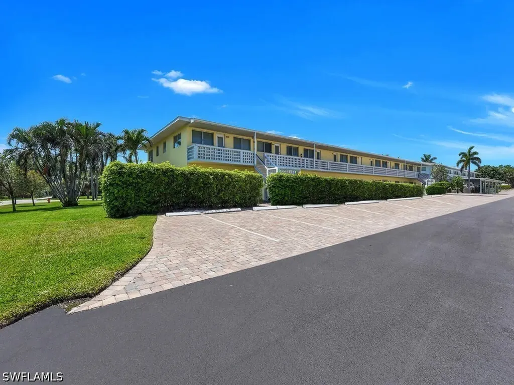 473 12th Avenue S Naples FL 34102